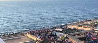 Ma Maison, a Cozy apartment with AC and WiFi with a direct sea view in Gleem