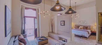 Incredible suite with WiFi, Kitchen, living room, King Bed, balcony in Puebla