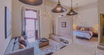 Incredible suite with WiFi, Kitchen, living room, King Bed, balcony in Puebla