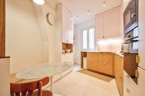 Micro-ondes, four, plaque de cuisson, lave-vaisselle