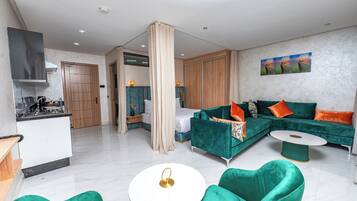 1 habitación, camas Select Comfort, minibar y decoración personalizada