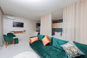 Comfort Suite, Balcony | Living area | Smart TV