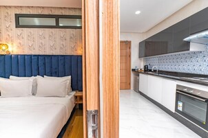 Frigobar, horno, placa de cocina, tetera/pava eléctrica