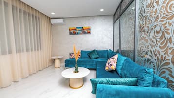 Estudio junior | Zona de estar | Una Smart TV