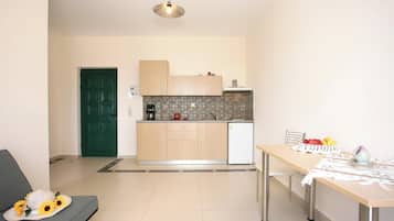 Comfort Apartment, Sea View | Private kitchen