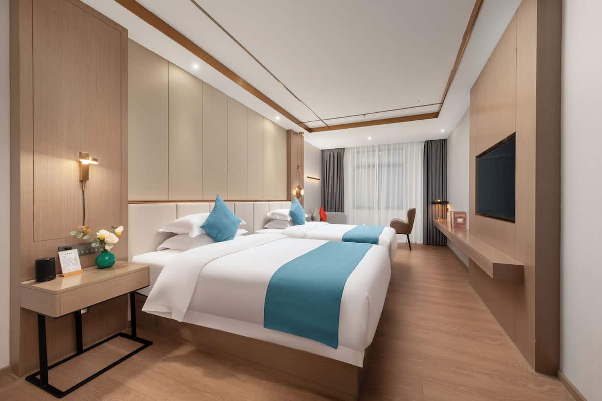 Standard Twin Room | Premium bedding, minibar, in-room safe, desk