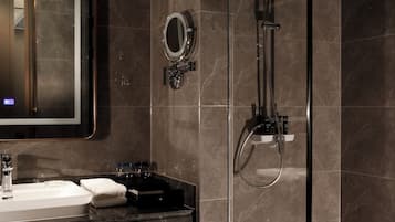 Standard Twin Room | Bathroom | Shower, free toiletries, hair dryer, slippers