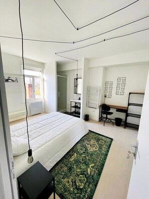 6 多间卧室、旅行婴儿床、WiFi、床单
