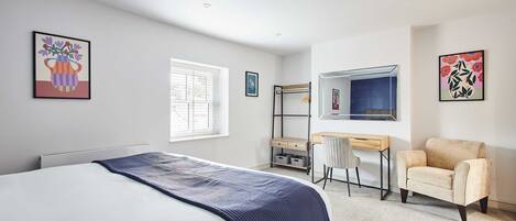 独立别墅 | 2 多间卧室、办公桌