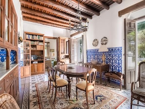 House | Tempat makan