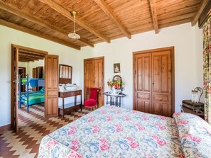 House | 6 bedrooms, individually furnished, bed sheets - Holiday Home in Aracena With Private Pool (Aracena)