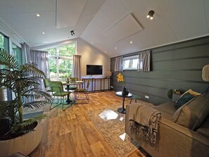 Chalet | Living area - Cozy Chalet 20 km From Utrecht (Maarn)