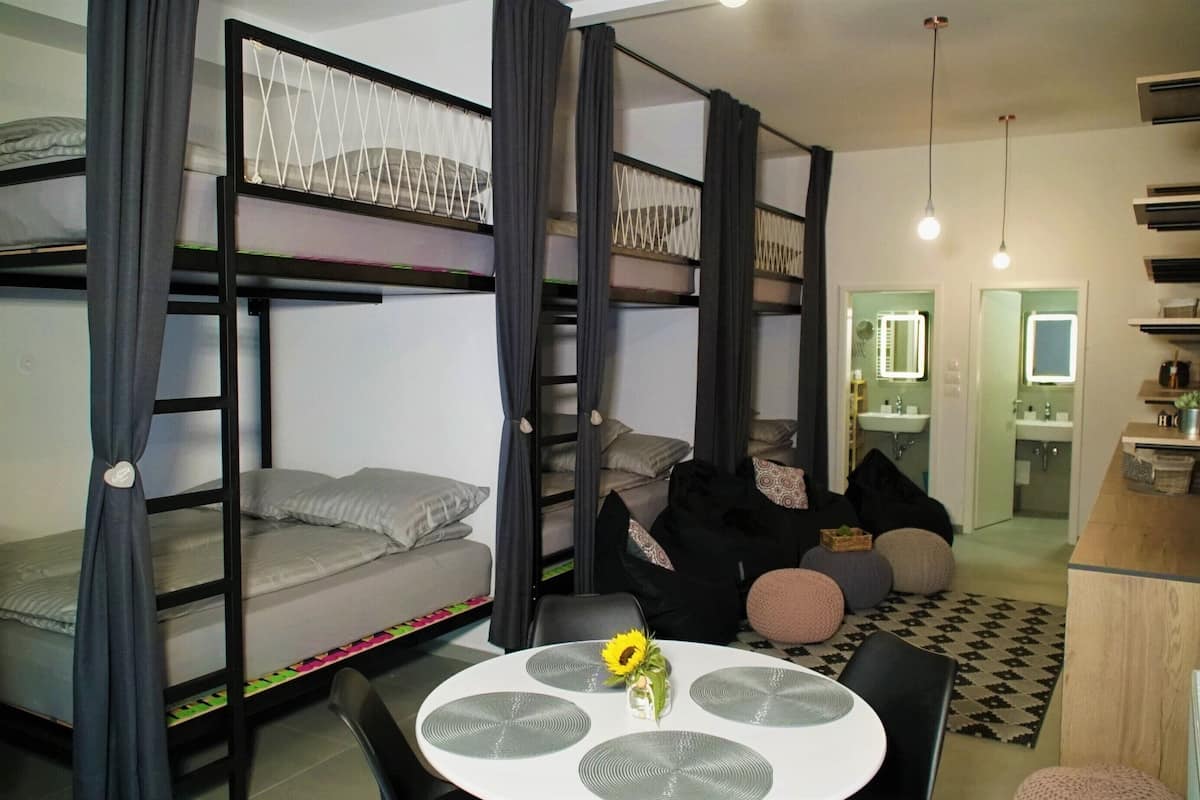 Comfort Studio Suite, Courtyard View | 1 bedroom, free WiFi, bed sheets