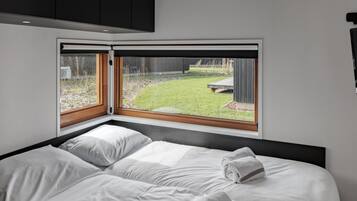 3 bedrooms, individually furnished, bed sheets