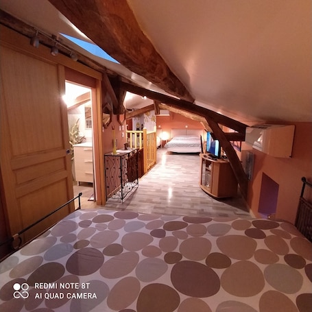 2 室のベッドルーム、アイロン / アイロン台、WiFi、ベッドシーツ. On the Chemin de Compostel and a 10-minute walk from Saint Bertrand de Comminges