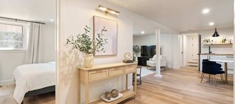 Private Basement Guest Suite w/Hot Tub