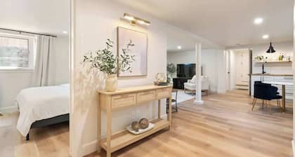 Private Basement Guest Suite w/Hot Tub