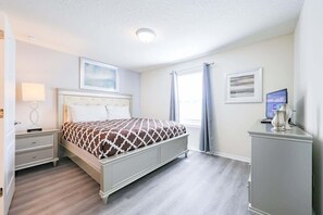 9 Schlafzimmer, Bügeleisen/Bügelbrett, Reisekinderbett, WLAN