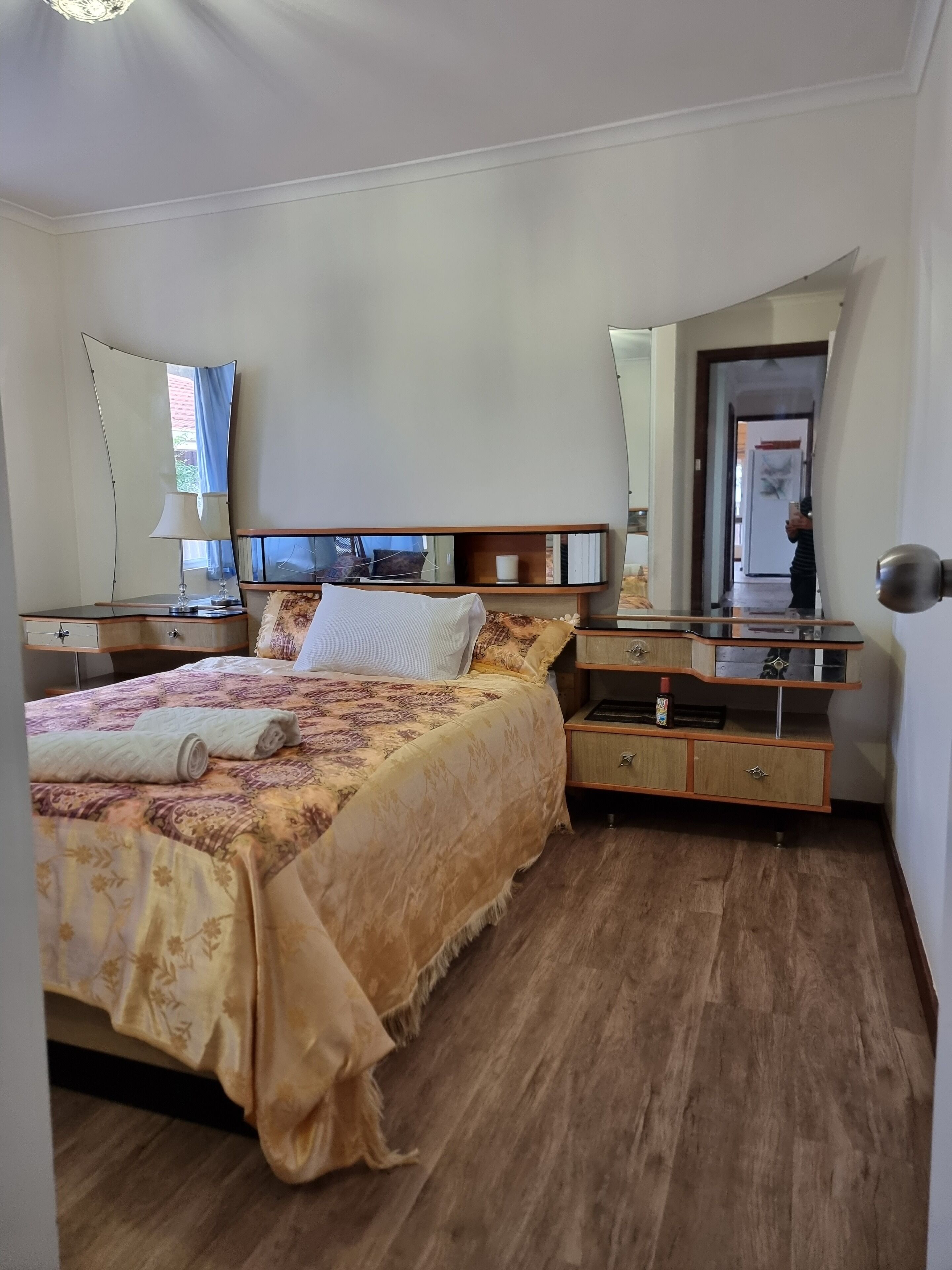 3 bedrooms, desk, iron/ironing board, free WiFi