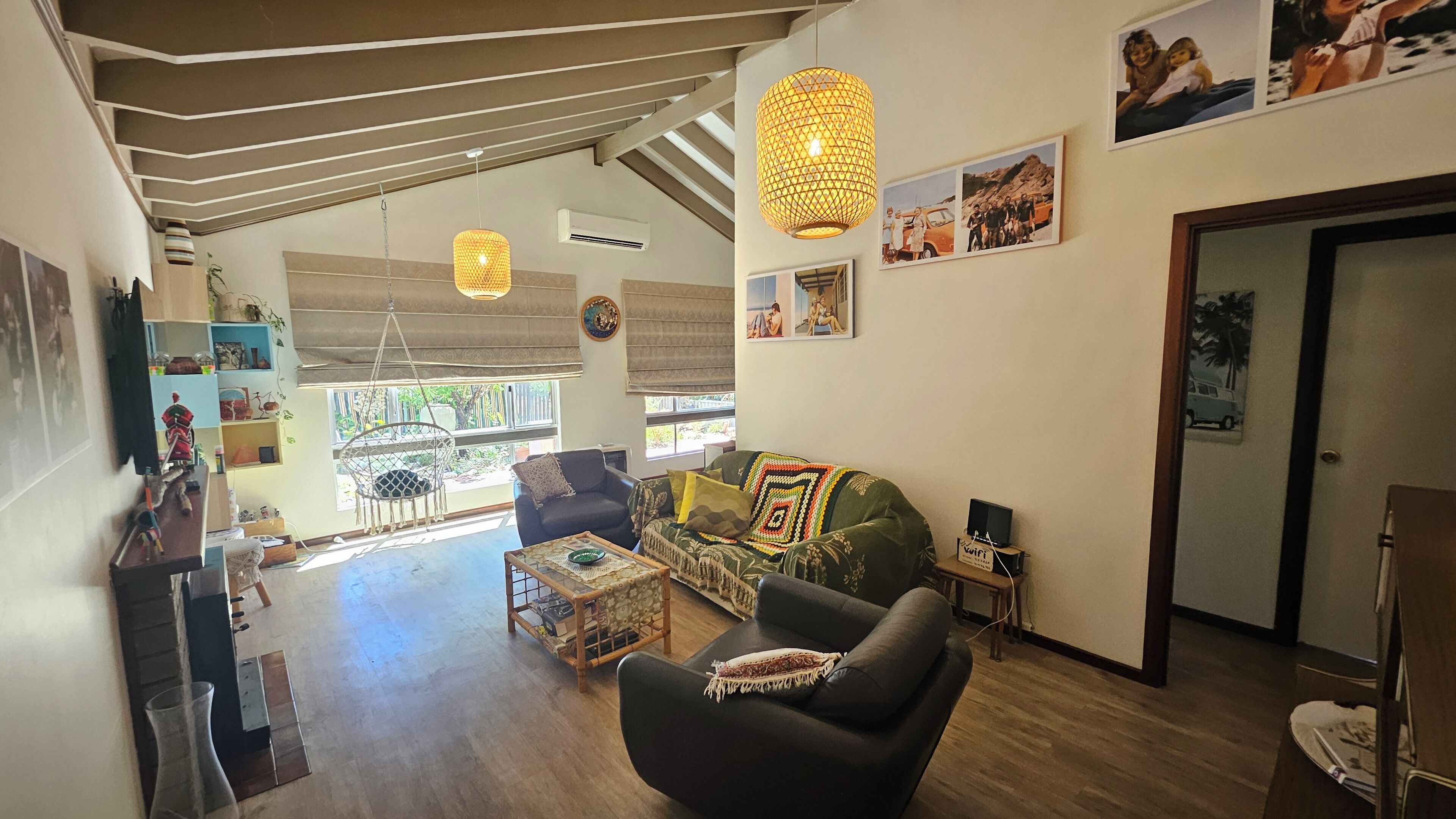 智能电视、乒乓球、书