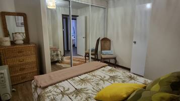 3 bedrooms, desk, iron/ironing board, free WiFi