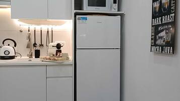 Fridge, microwave, stovetop, coffee/tea maker