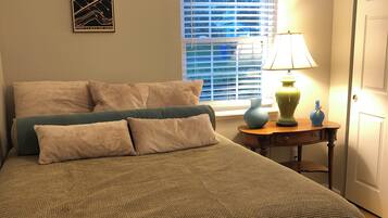 1 bedroom, desk, iron/ironing board, WiFi