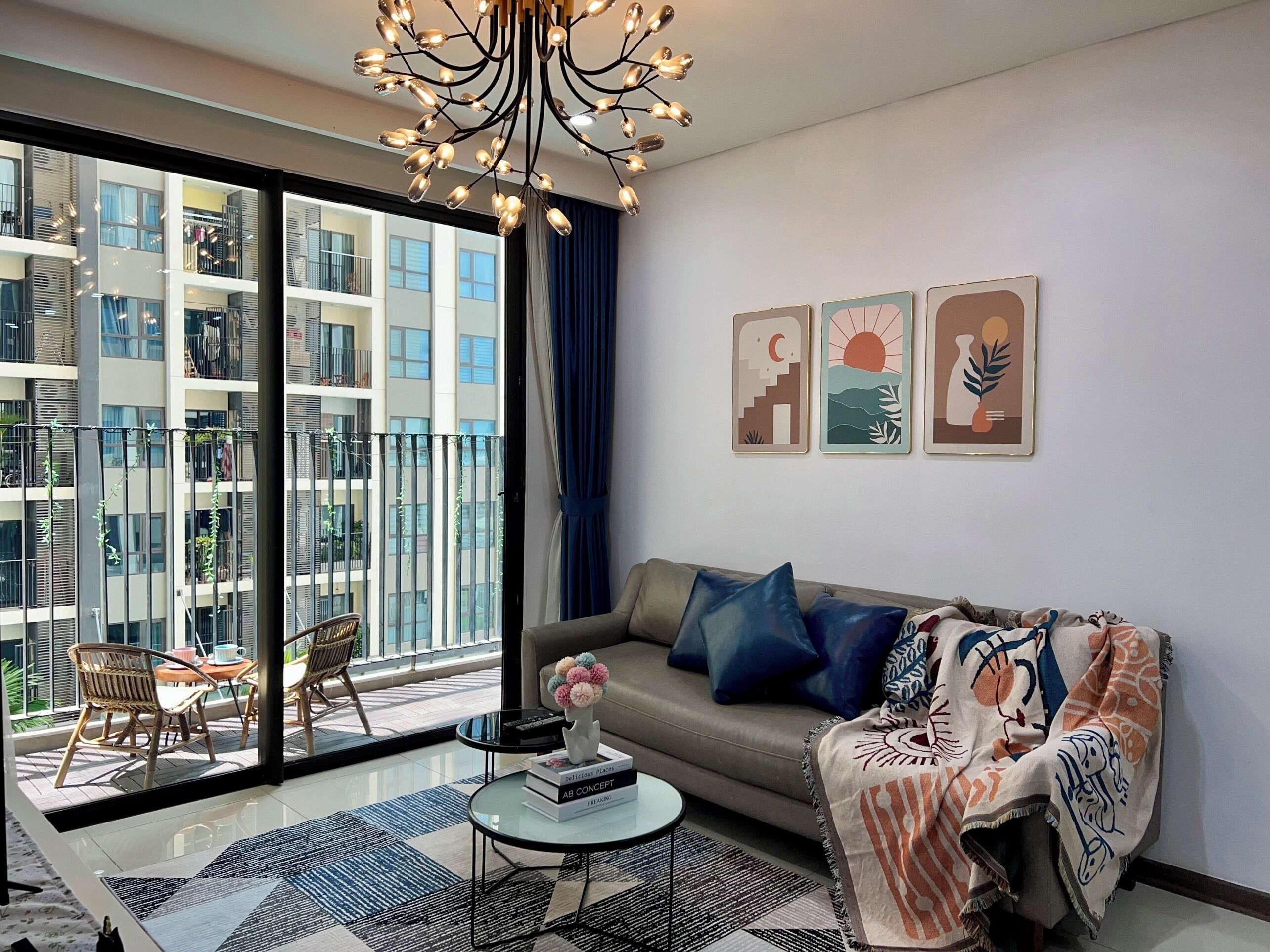 スマートテレビ、卓球台、書庫