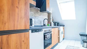 KĂŒhlschrank, Mikrowelle, Ofen, Herdplatte