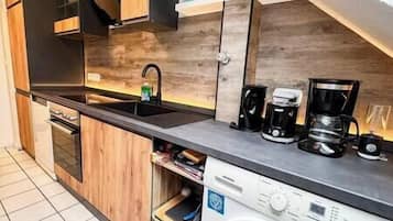 KĂŒhlschrank, Mikrowelle, Ofen, Herdplatte