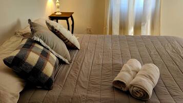 3 bedrooms, bed sheets