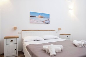 3 bedrooms, iron/ironing board, free WiFi, bed sheets