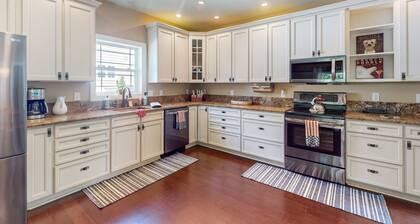 Splendid dog friendly home within walking distance to beach & play area