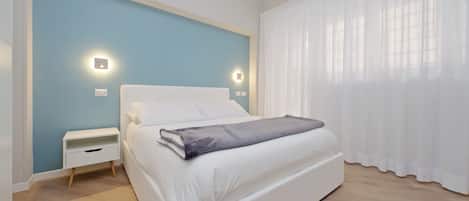 1 bedroom, in-room safe, desk, iron/ironing board