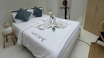 1 bedroom, bed sheets