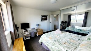 2 bedrooms, internet, bed sheets - Self contained apartment close to town with views of Back Creek (South West Rocks)