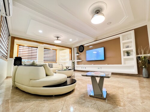 4-bedroom family sized vacation home