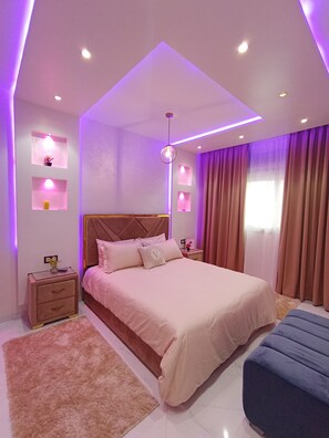 2 bedrooms, in-room safe, desk, iron/ironing board