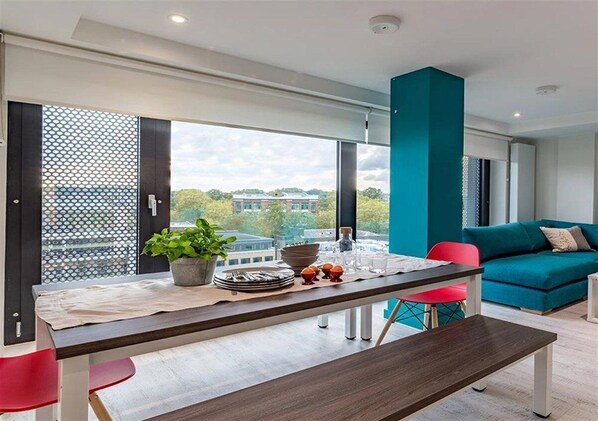 Dining - Single en-suite room in a cluster flat with easy links to central London! (London)