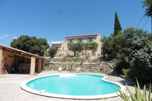 Pool - Pretty, spacious holiday home with private pool (Villes-sur-Auzon)