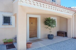 Exterior detail - Pretty, spacious holiday home with private pool (Villes-sur-Auzon)