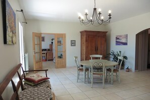 Dining - Pretty, spacious holiday home with private pool (Villes-sur-Auzon)