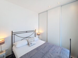 1 chambre, fer et planche à repasser, Wi-Fi