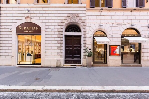 Exterior detail - Central Rome Apartment Near Piazza del Popolo
 (Roma)