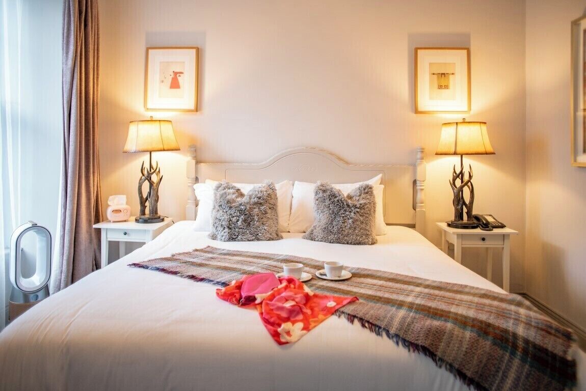 Classic Double or Twin Room | Desk, laptop workspace, blackout drapes, iron/ironing board