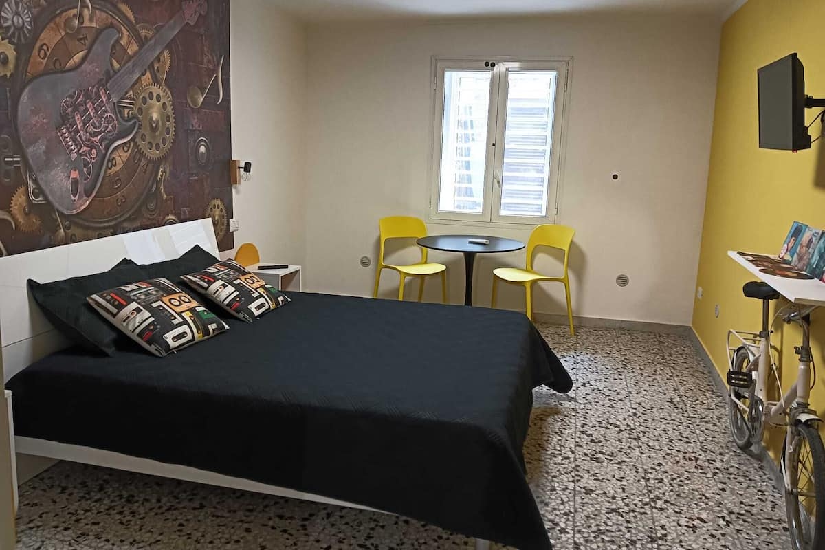 Room, Multiple Beds, Non Smoking, Courtyard View | 1 bedroom, premium bedding, down comforters, memory foam beds