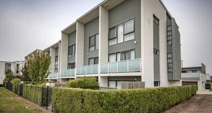 4BR/3BA Modern Townhouse at the Heart of Franklin