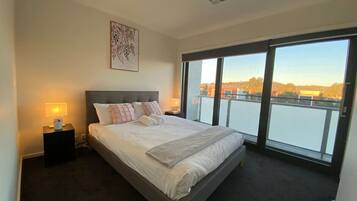 4 bedrooms, desk, iron/ironing board, WiFi