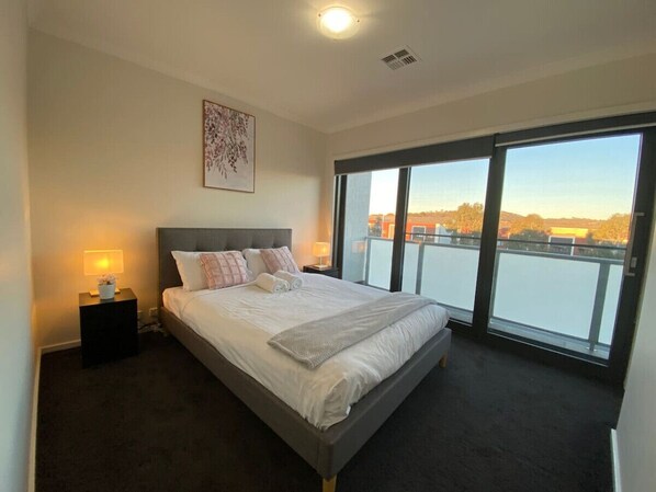 4 bedrooms, desk, iron/ironing board, WiFi