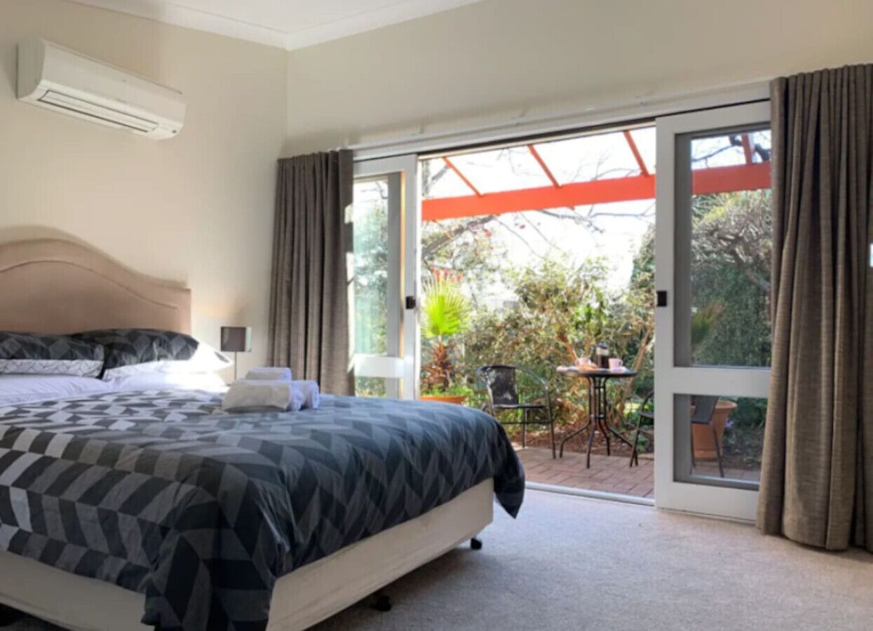 5 bedrooms, desk, iron/ironing board, free WiFi